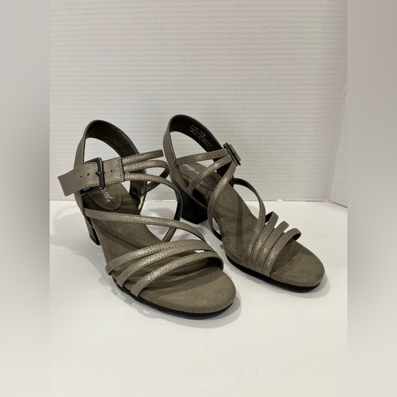 Easy Street Orien Heeled‎ Sandal-Size: 8.5 Color: Pewter - Picture 2 of 8